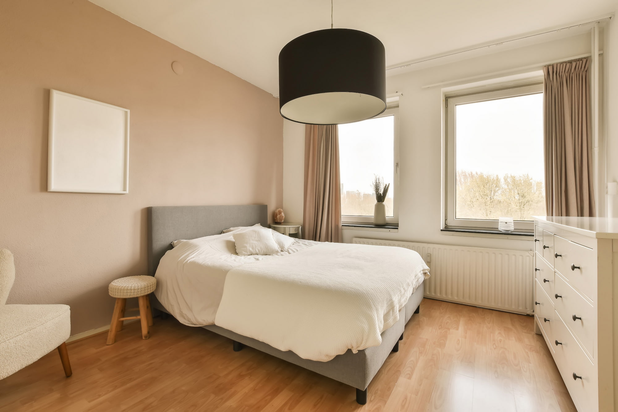 hoeveel ruimte tussen bed en kast